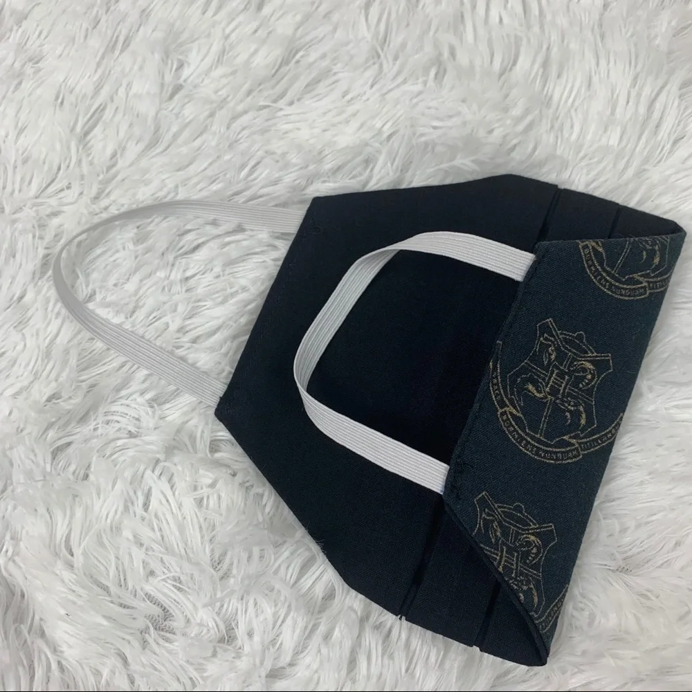 Harry Potter‎ Hogwarts Crest Face Mask